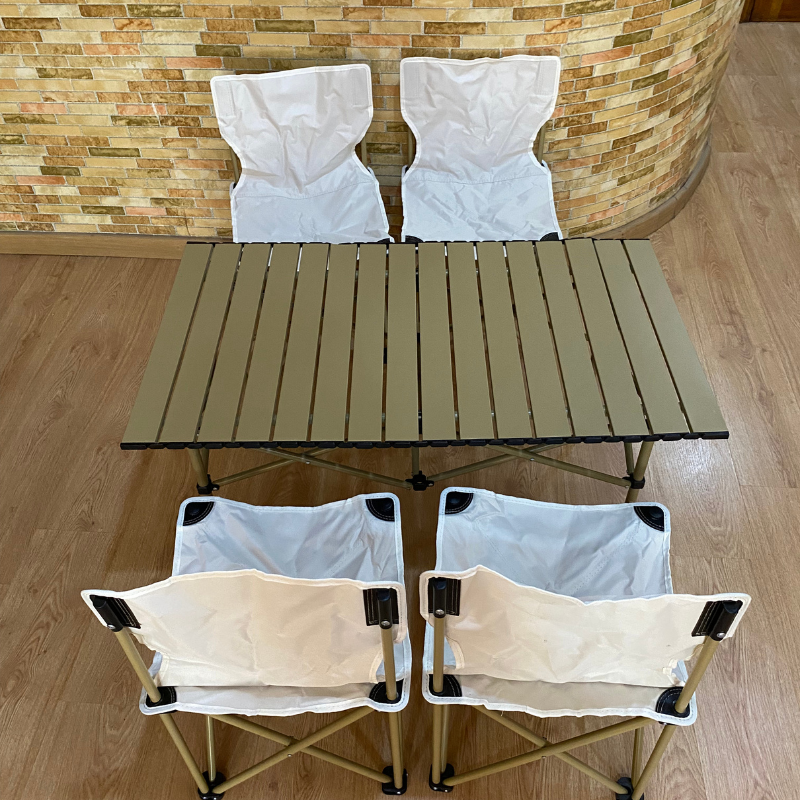 Ensemble d'été complet : table et 4 chaises dans un seul sac