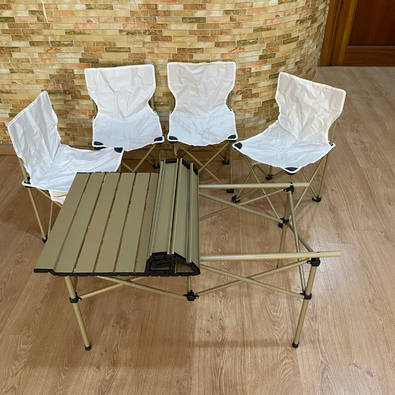 Ensemble d'été complet : table et 4 chaises dans un seul sac