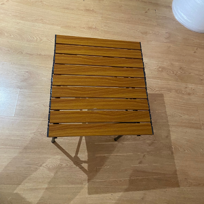 Table légère et pliable - parfaite pour le camping, les pique-niques, la plage et même votre maison
