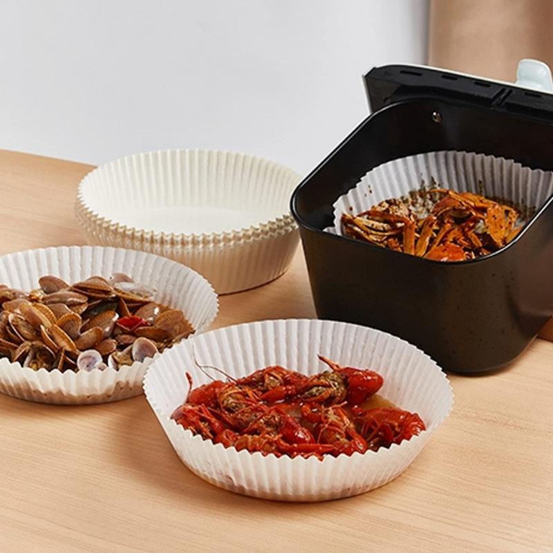 Feuilles pour Air Fryer non adhésives, résistantes à l'huile et à l'eau, idéales pour préparer des repas sains sans salissures. Faciles à utiliser et à nettoyer pour une cuisson pratique.